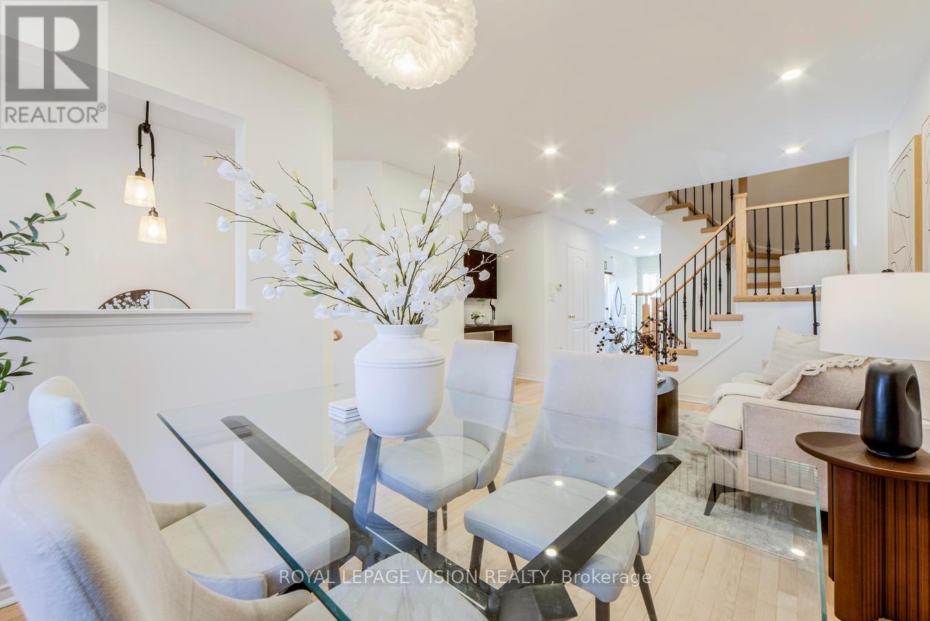 447 White's Hill Avenue, Markham, Ontario  L6B 0J7 - Photo 9 - N12465954