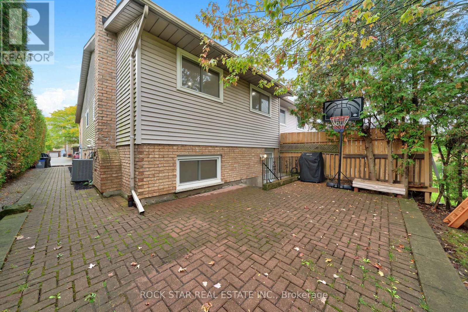 15 Heritage Court, St. Catharines, Ontario  L2S 3H7 - Photo 32 - X12467247