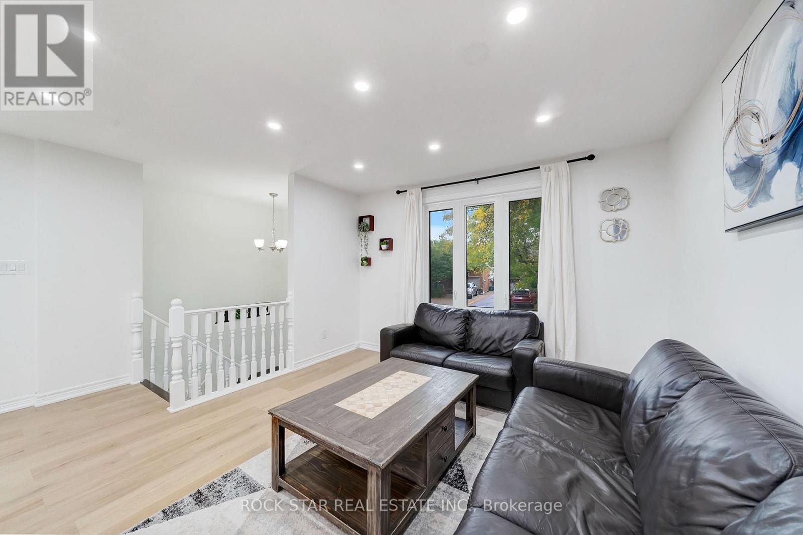 15 Heritage Court, St. Catharines, Ontario  L2S 3H7 - Photo 6 - X12467247