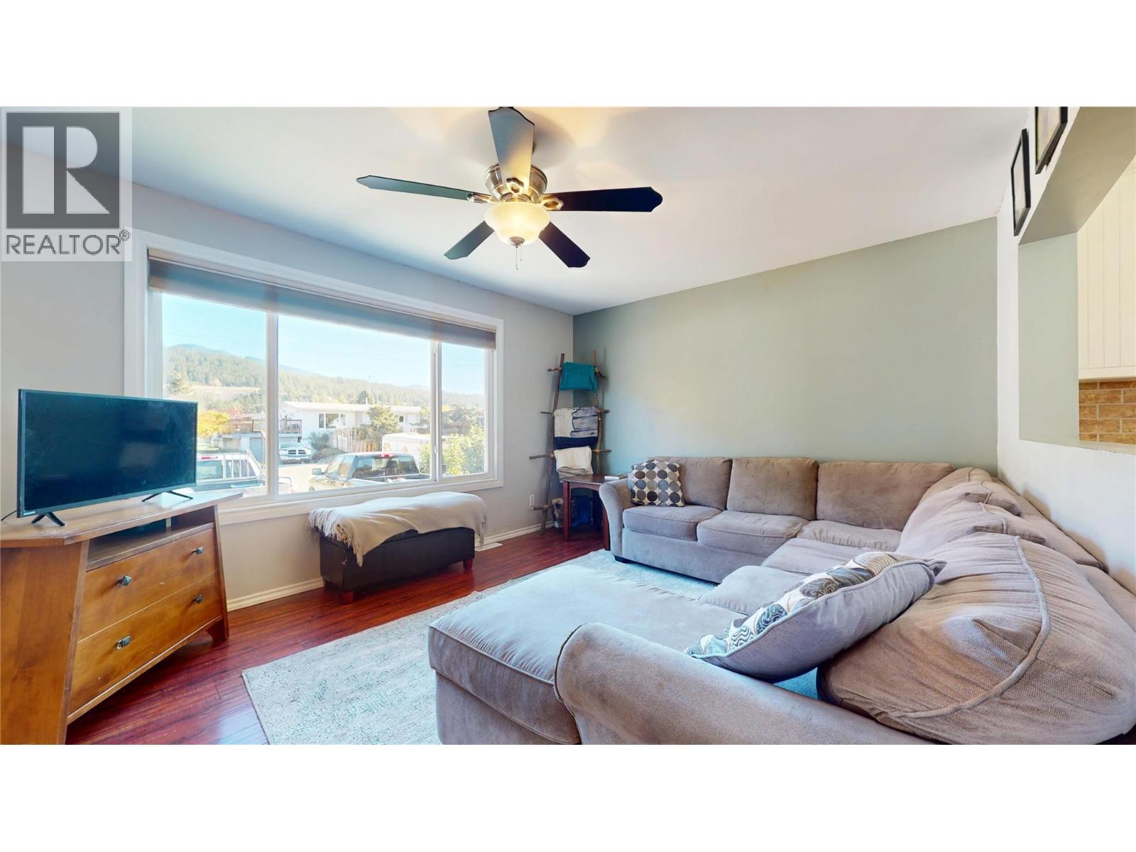 8773 Tamarack Street, Canal Flats, British Columbia  V0B 1B0 - Photo 9 - 10365944