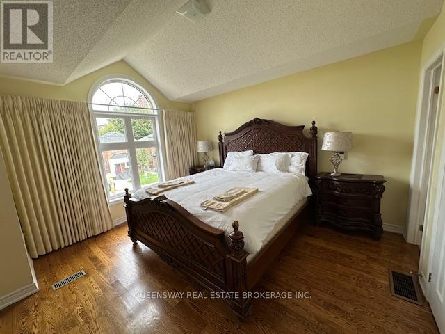 83 Floyd Avenue, Toronto, Ontario  M4K 2B3 - Photo 12 - E12467258