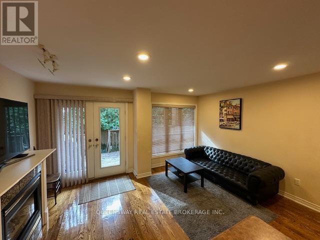 83 Floyd Avenue, Toronto, Ontario  M4K 2B3 - Photo 7 - E12467258