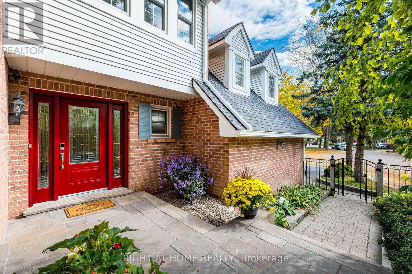 51 Redwood Lane, Markham, Ontario  L3R 3Z1 - Photo 7 - N12467262