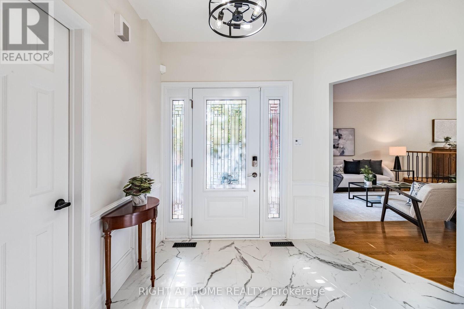 51 Redwood Lane, Markham, Ontario  L3R 3Z1 - Photo 8 - N12467262