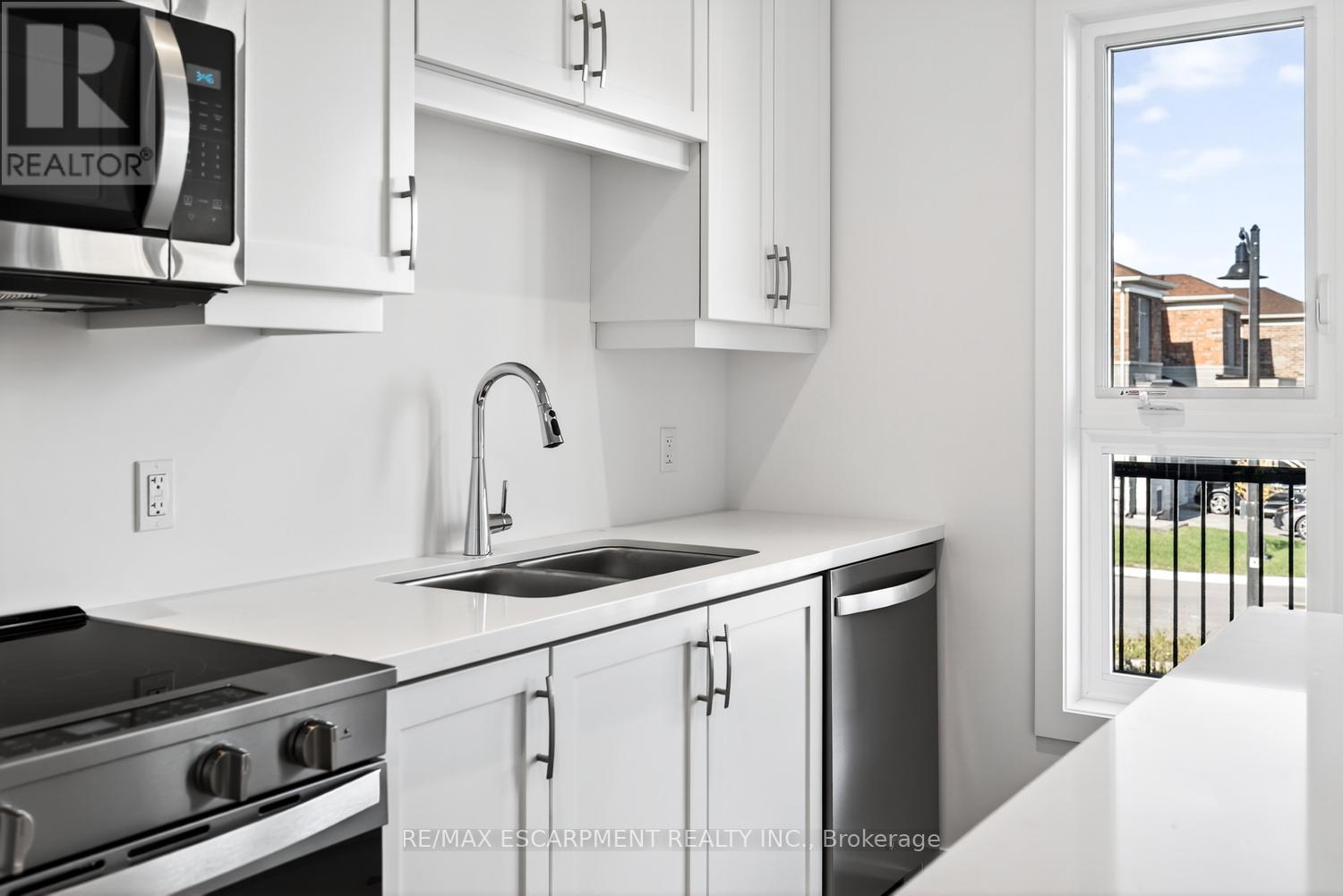 33 - 70 Kenesky Drive, Hamilton, Ontario  L0R 2H7 - Photo 15 - X12467257