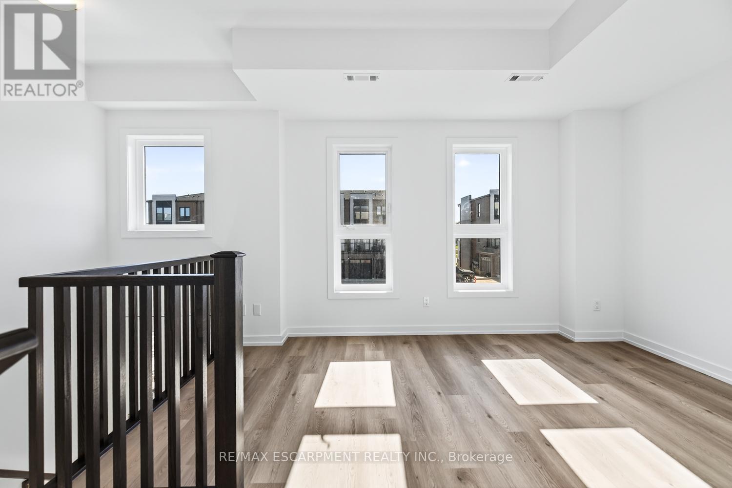 33 - 70 Kenesky Drive, Hamilton, Ontario  L0R 2H7 - Photo 4 - X12467257