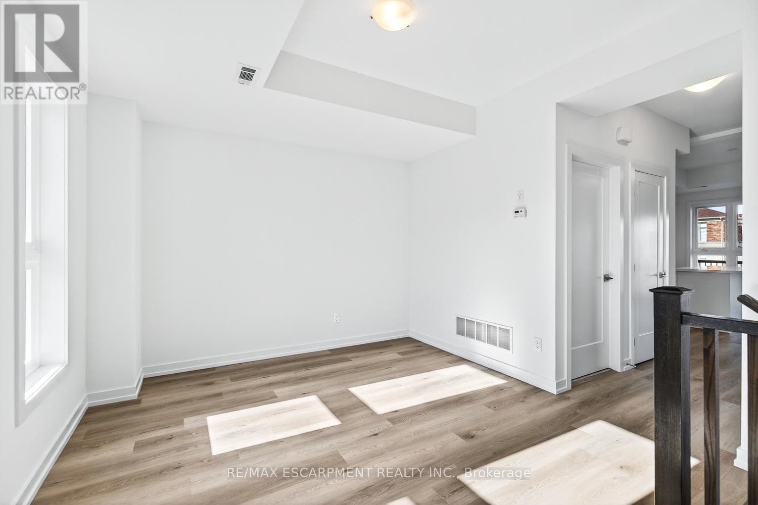 33 - 70 Kenesky Drive, Hamilton, Ontario  L0R 2H7 - Photo 5 - X12467257