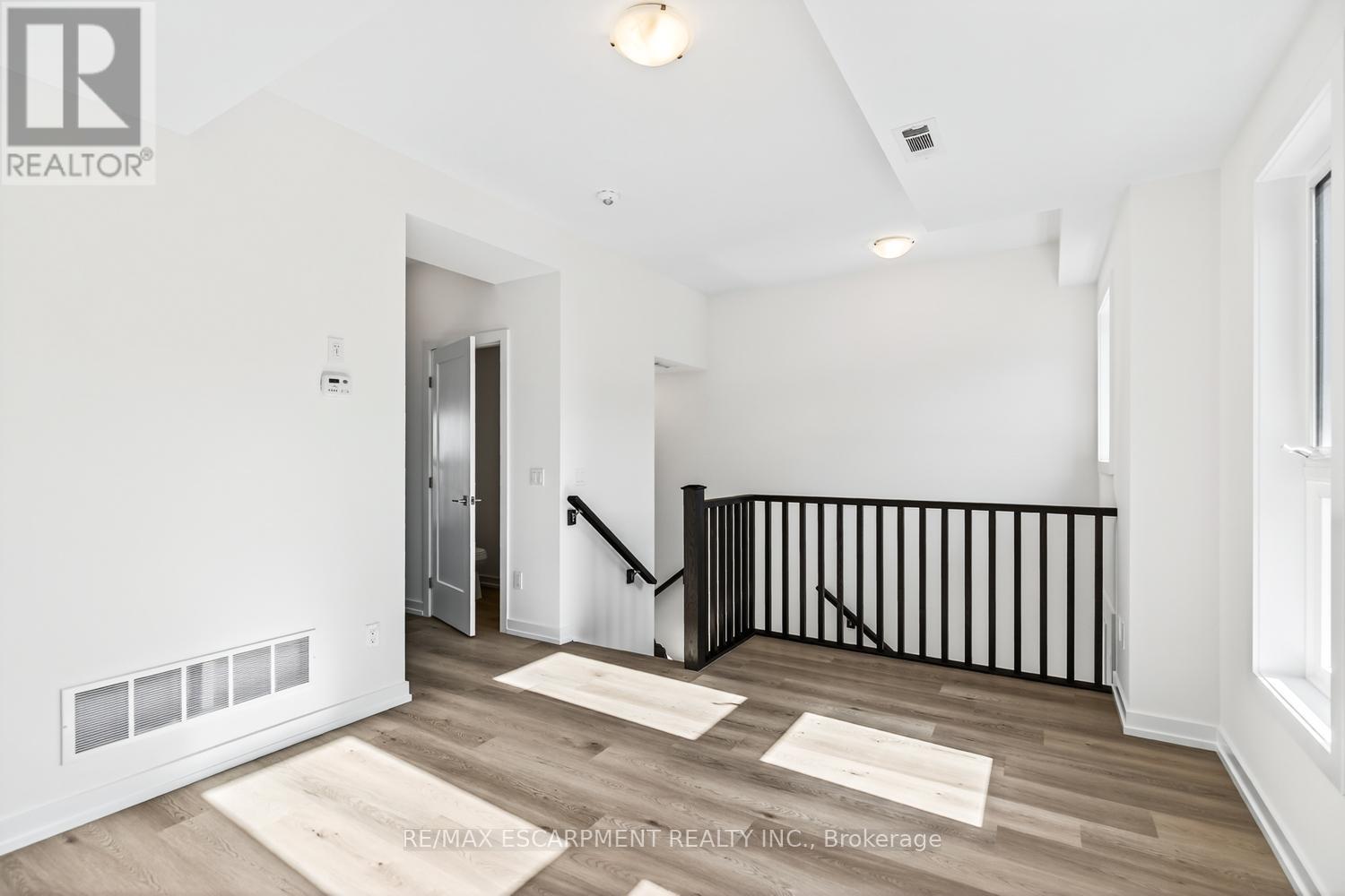 33 - 70 Kenesky Drive, Hamilton, Ontario  L0R 2H7 - Photo 7 - X12467257