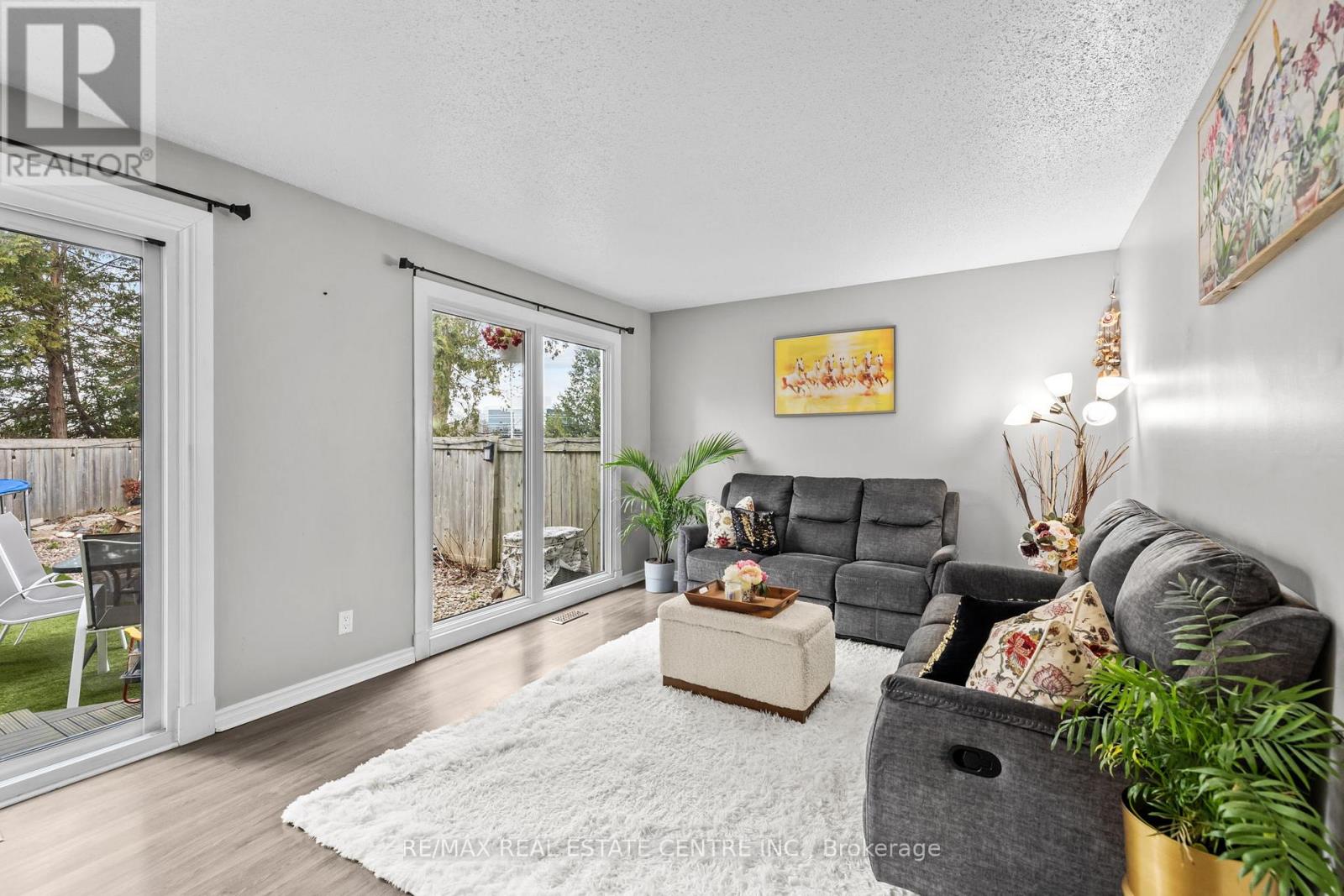 35 Jackson Court, Ottawa, Ontario  K2K 1B6 - Photo 5 - X12467271