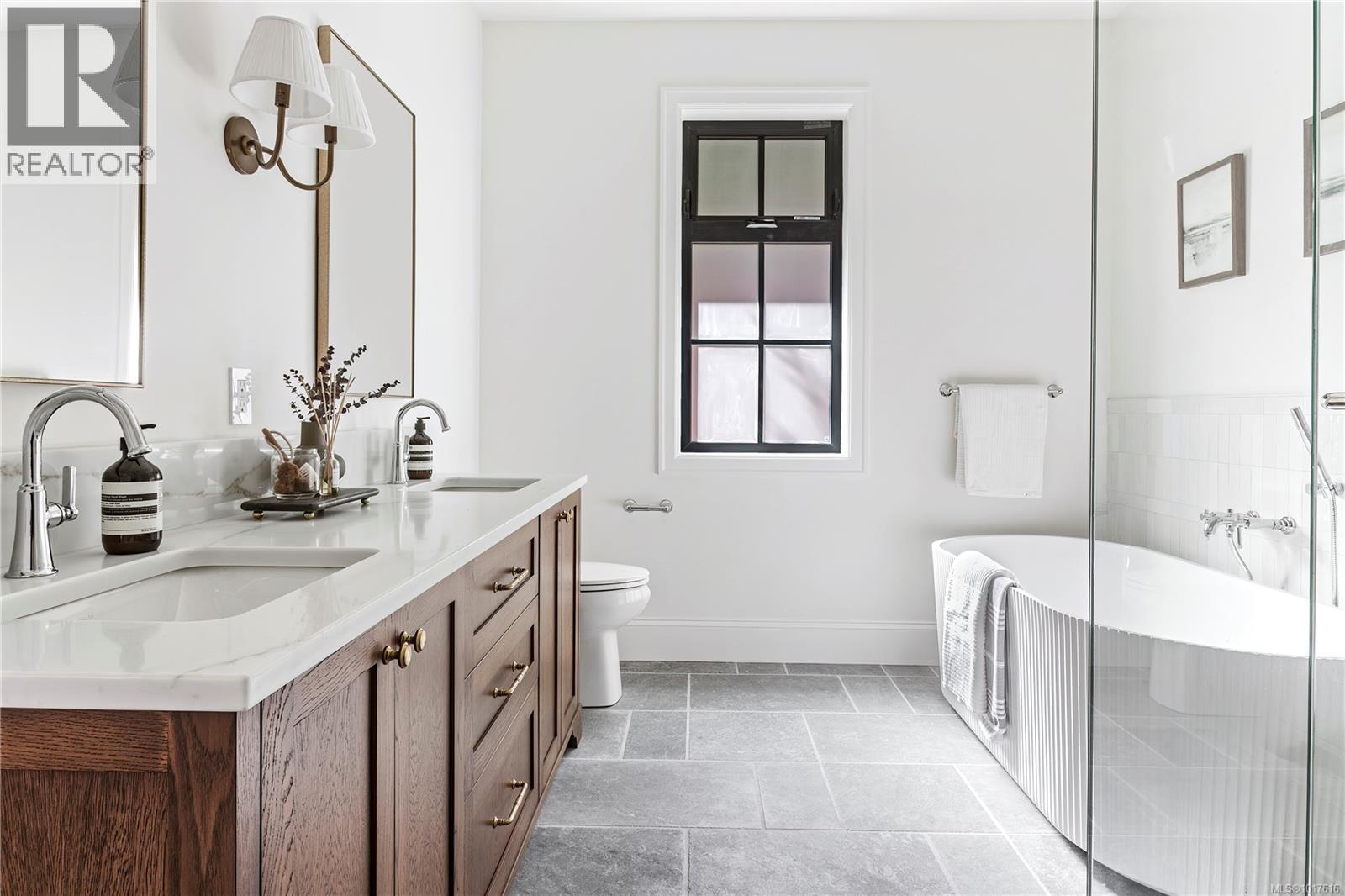 2189 Beaverbrooke St, Oak Bay, British Columbia V8S 2W1 - Photo 10 - 1017616