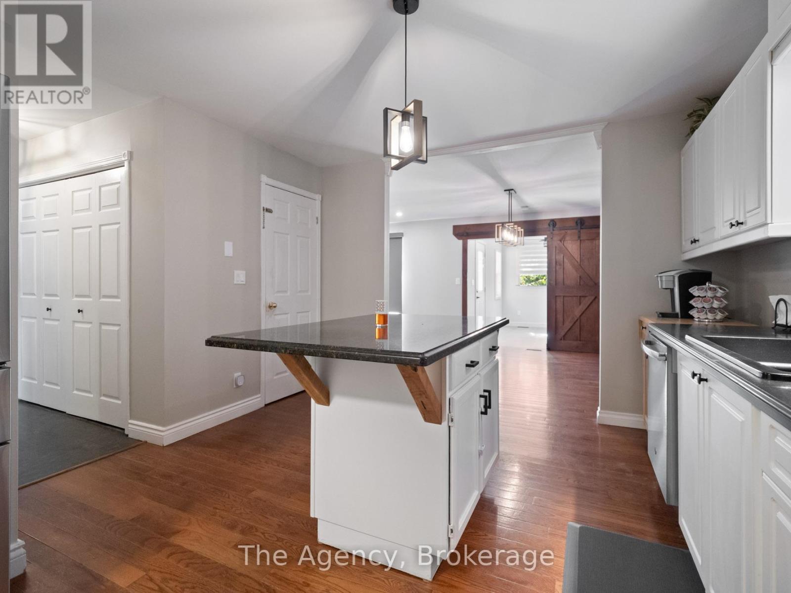 105 Calla Terrace, Welland, Ontario  L3C 7C2 - Photo 5 - X12467286