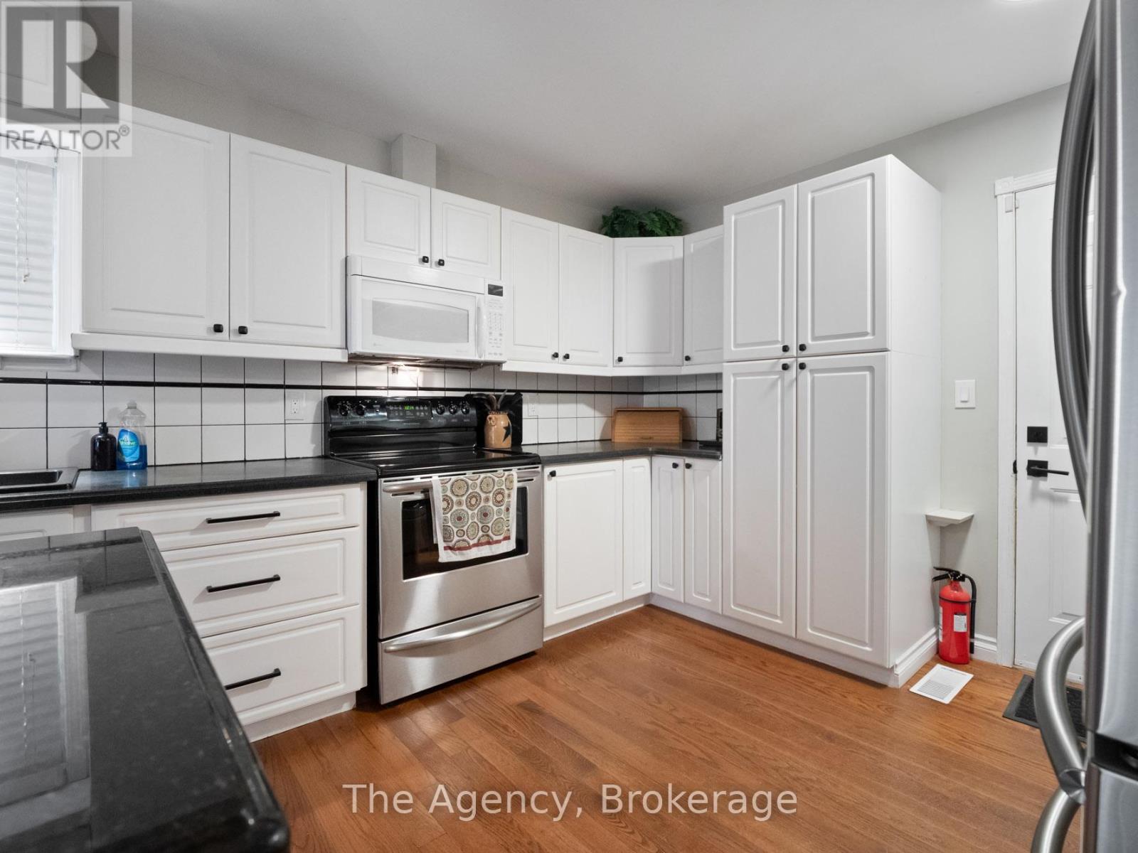 105 Calla Terrace, Welland, Ontario  L3C 7C2 - Photo 7 - X12467286