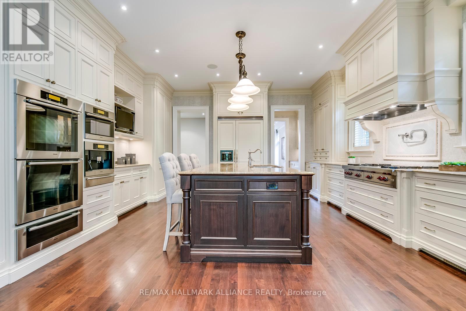 138 Dianne Avenue, Oakville, Ontario  L6J 4G9 - Photo 17 - W12465919