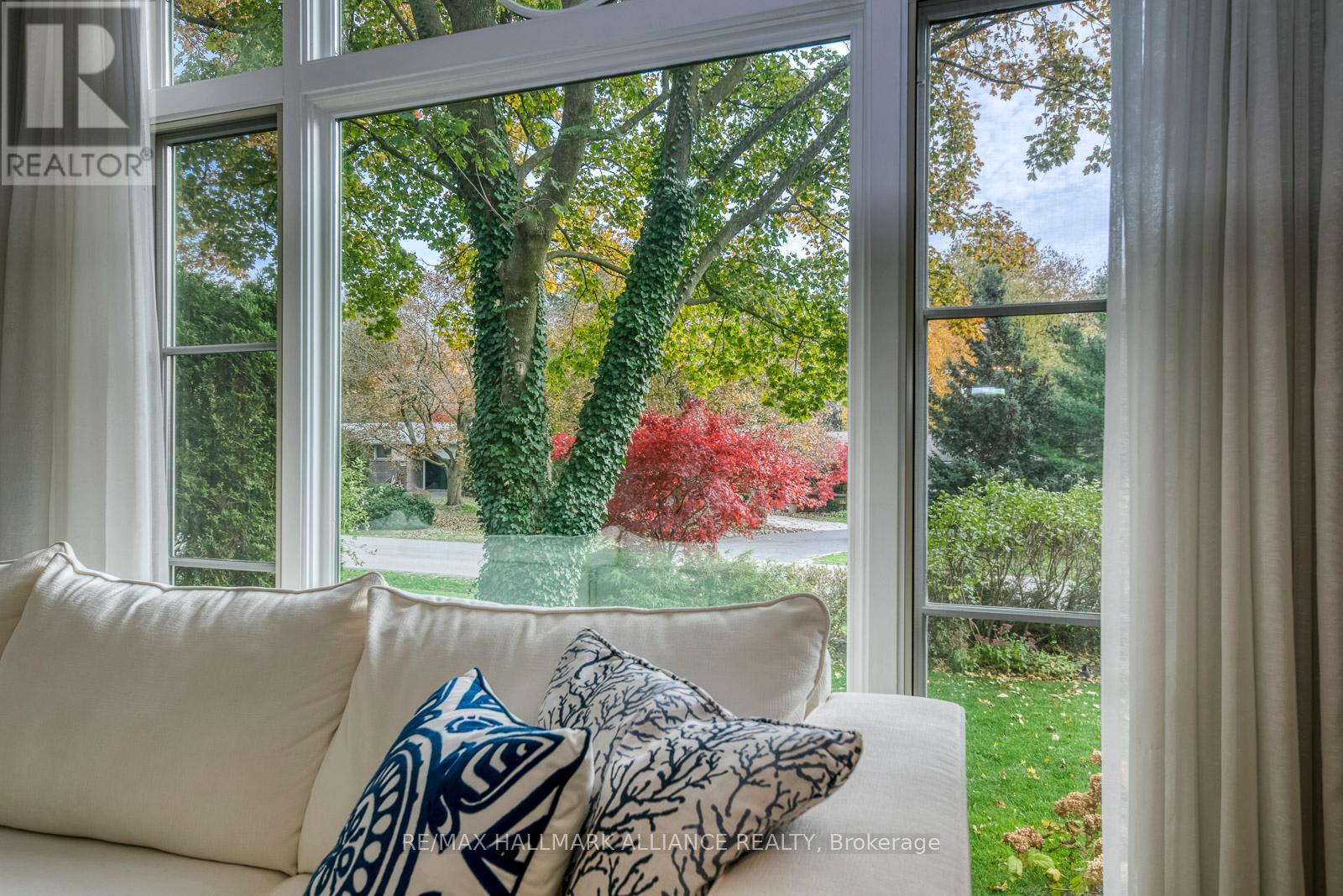 138 Dianne Avenue, Oakville, Ontario  L6J 4G9 - Photo 14 - W12465919