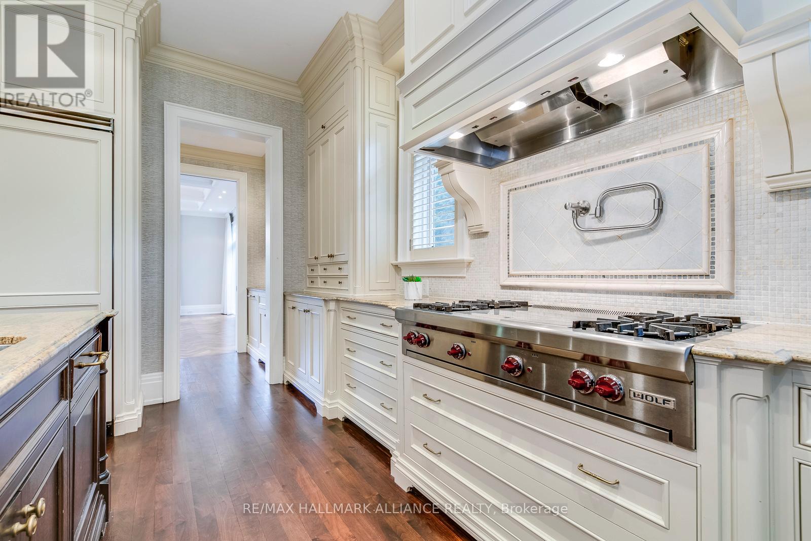 138 Dianne Avenue, Oakville, Ontario  L6J 4G9 - Photo 18 - W12465919