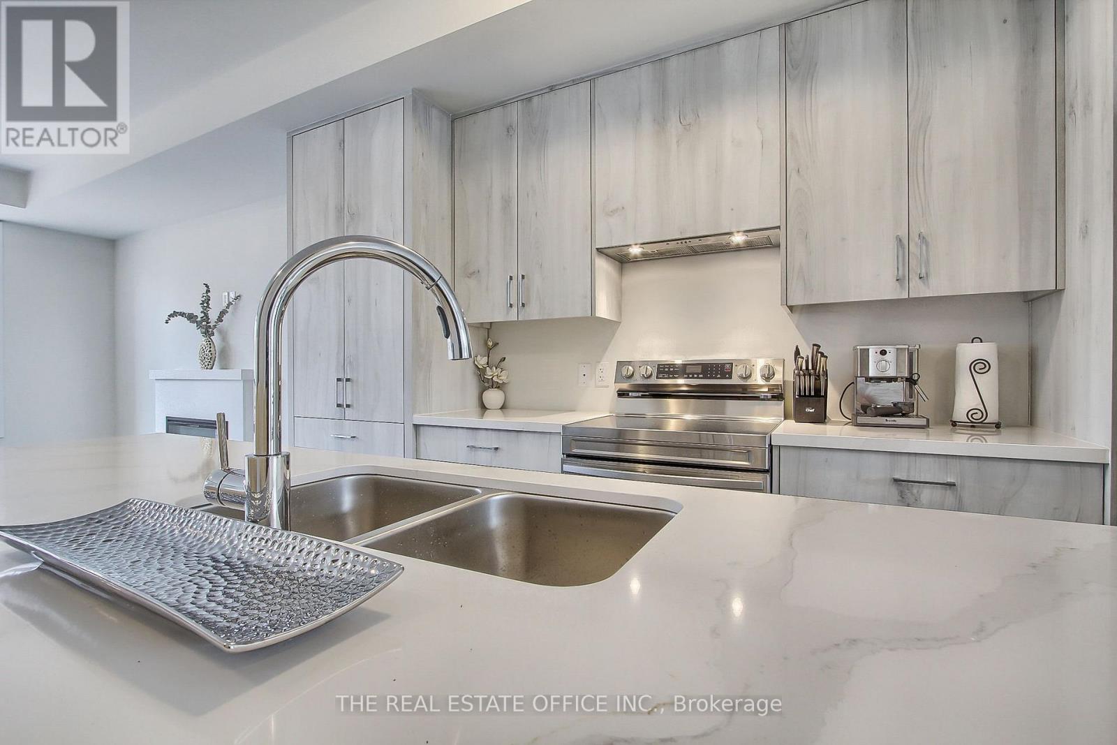 1340 WILLIAM HALTON PARKWAY, Oakville, Ontario