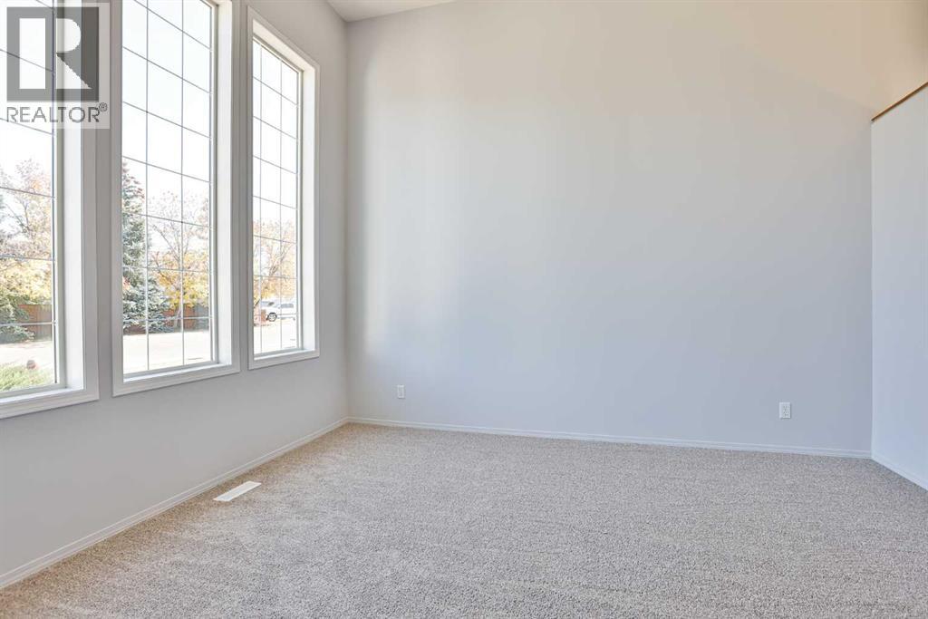 30 Mt Backus Crescent W, Lethbridge, Alberta  T1K 6P7 - Photo 4 - A2263787