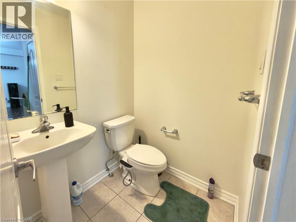 386 Grovehill Crescent Unit# Main Floor, Kitchener, Ontario  N2R 0L5 - Photo 5 - 40779119