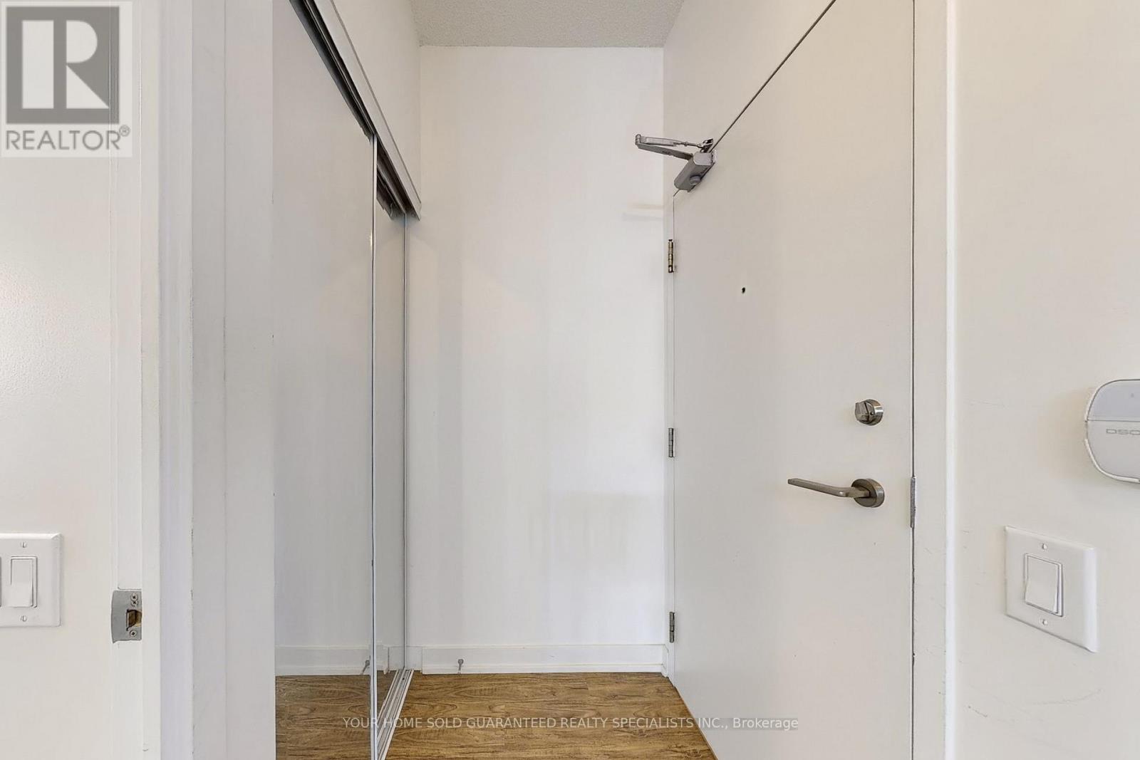 1907 - 33 Singer Court, Toronto, Ontario  M2K 0B4 - Photo 3 - C12467303