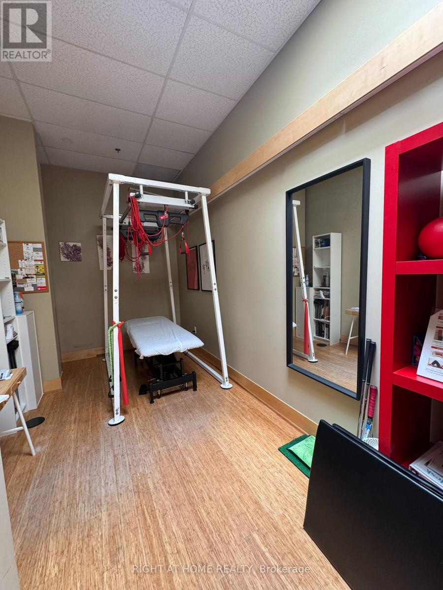 Studio #2 - 3-25 Scarsdale Road, Toronto, Ontario  M3B 2R2 - Photo 5 - C12467305
