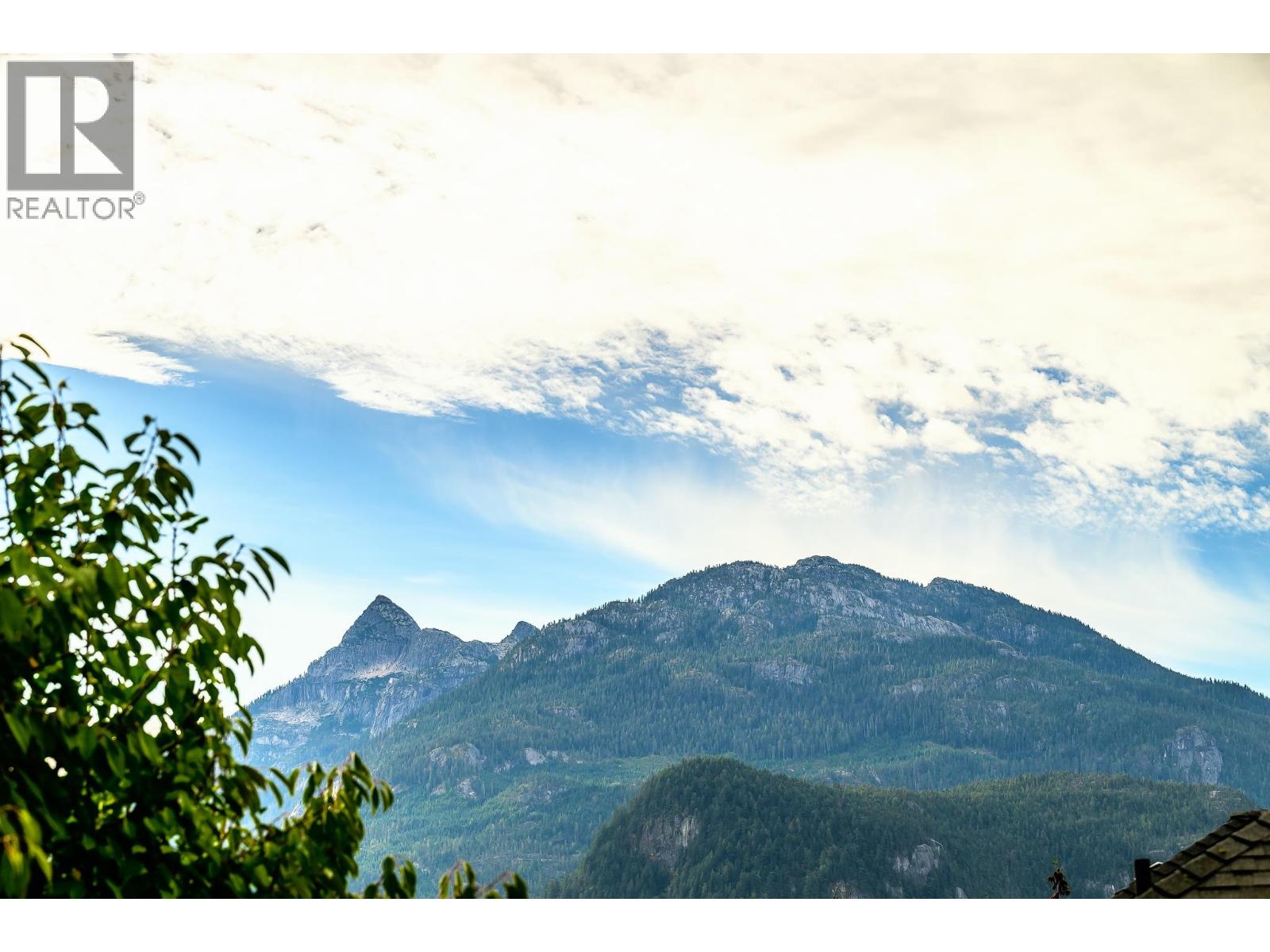 2332 Argyle Crescent, Squamish, British Columbia  V0N 1T0 - Photo 2 - R3058521