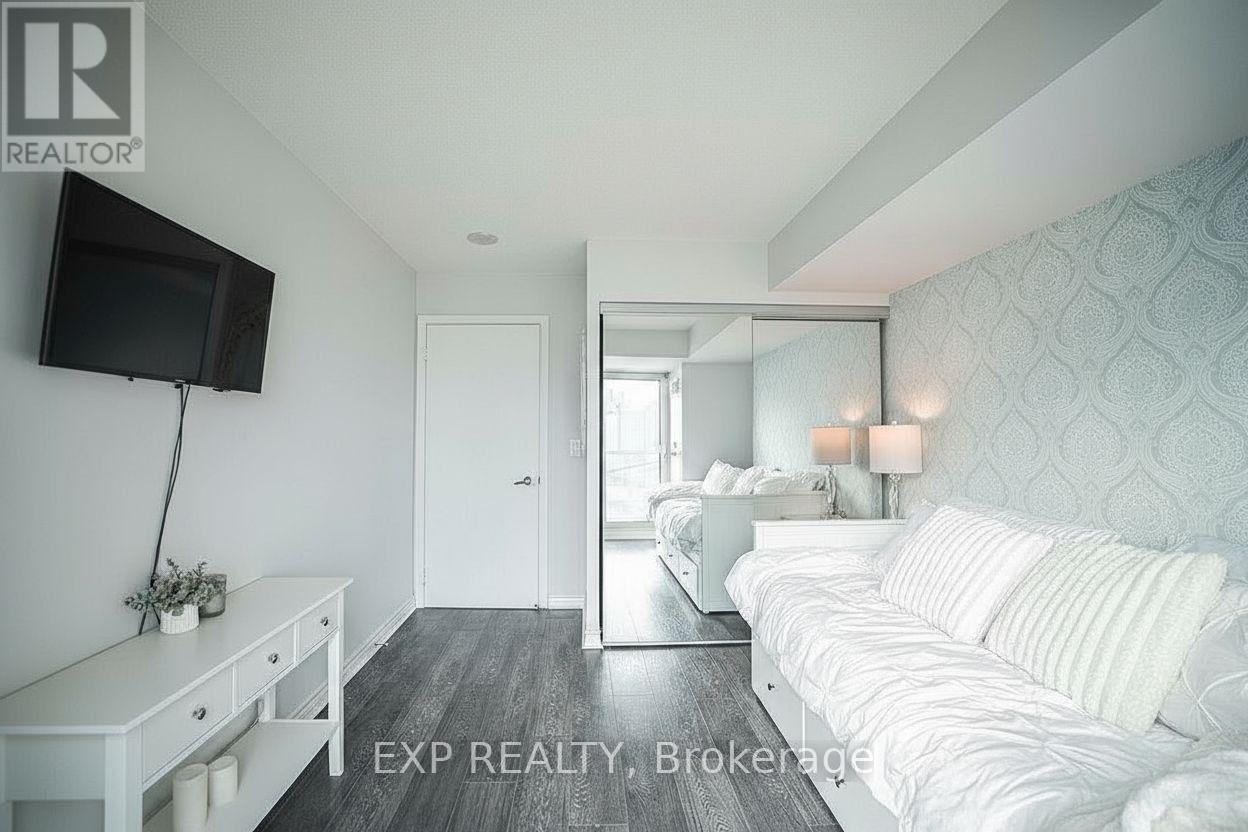 2304 - 155 Legion Road N, Toronto, Ontario  M8Y 0A7 - Photo 25 - W12464643