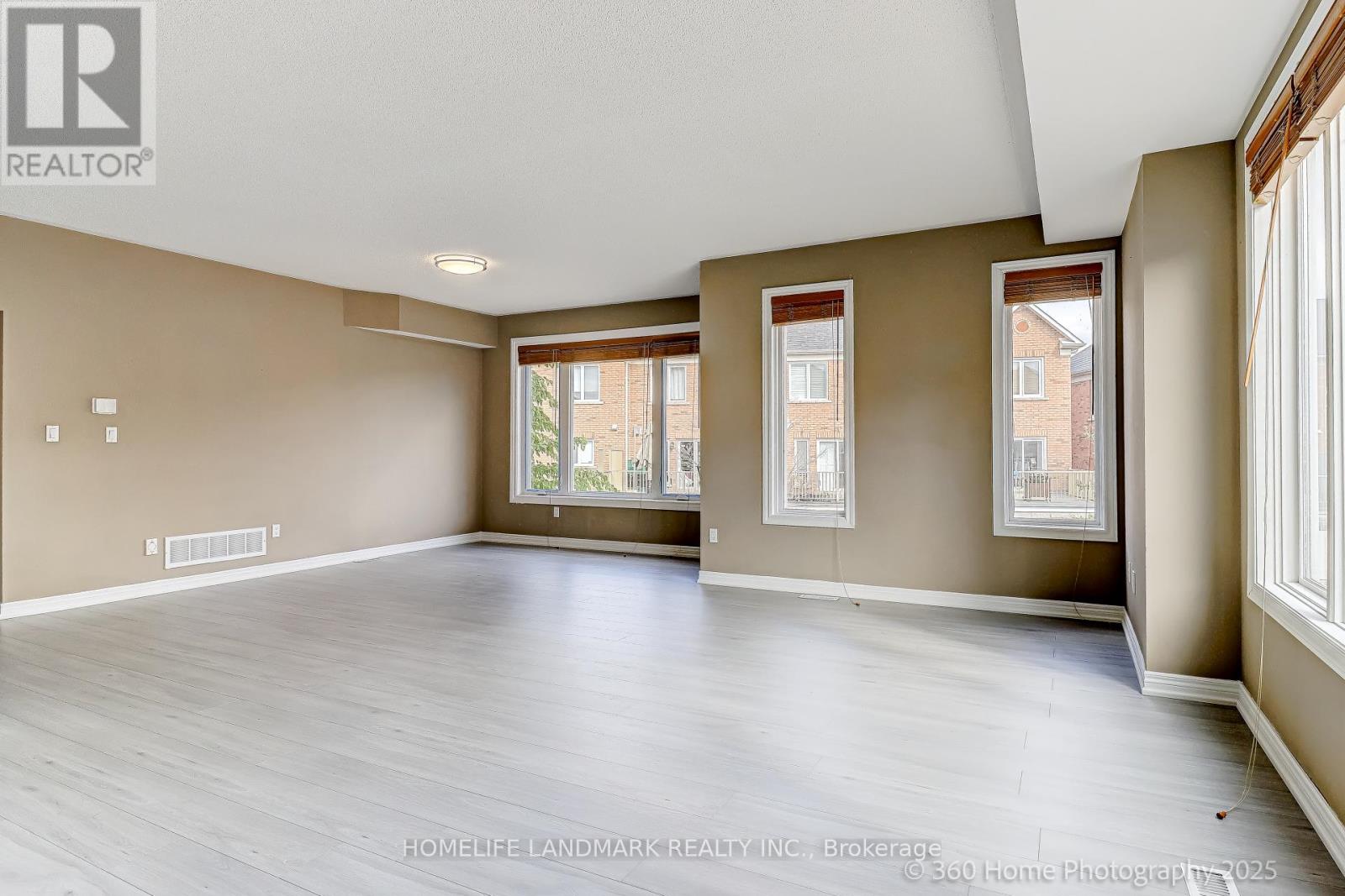 189 Leitchcroft Crescent, Markham, Ontario  L3T 7T5 - Photo 2 - N12467306