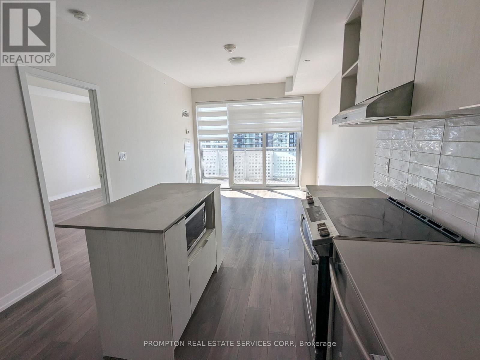 802 - 2520 Eglinton Avenue W, Mississauga, Ontario  L5M 0Y4 - Photo 2 - W12467293