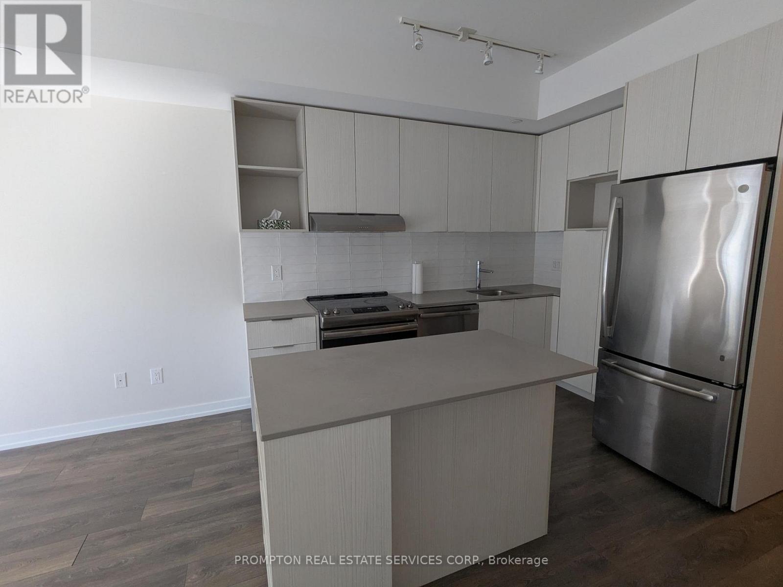 802 - 2520 Eglinton Avenue W, Mississauga, Ontario  L5M 0Y4 - Photo 8 - W12467293