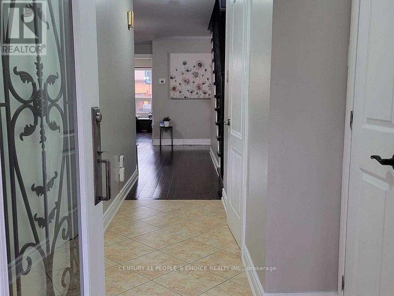 Upper - 47 Malabar Crescent, Brampton, Ontario  L6S 3X7 - Photo 2 - W12467294
