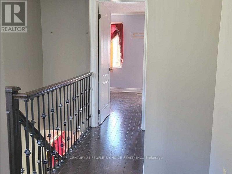 Upper - 47 Malabar Crescent, Brampton, Ontario  L6S 3X7 - Photo 4 - W12467294