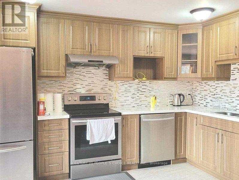 Upper - 47 Malabar Crescent, Brampton, Ontario  L6S 3X7 - Photo 6 - W12467294