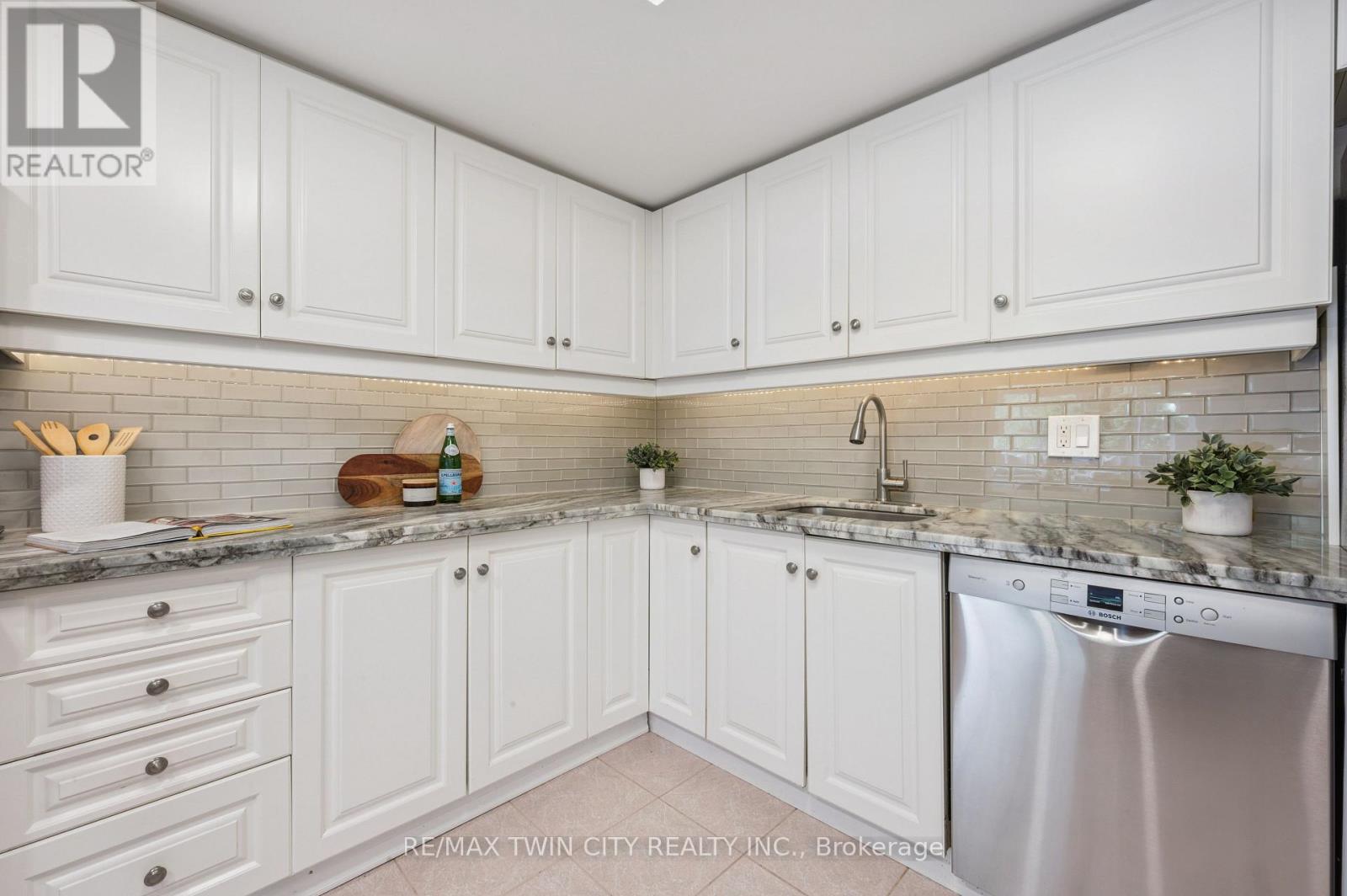 401 - 2121 Lakeshore Road, Burlington, Ontario  L7R 1C9 - Photo 16 - W12467298