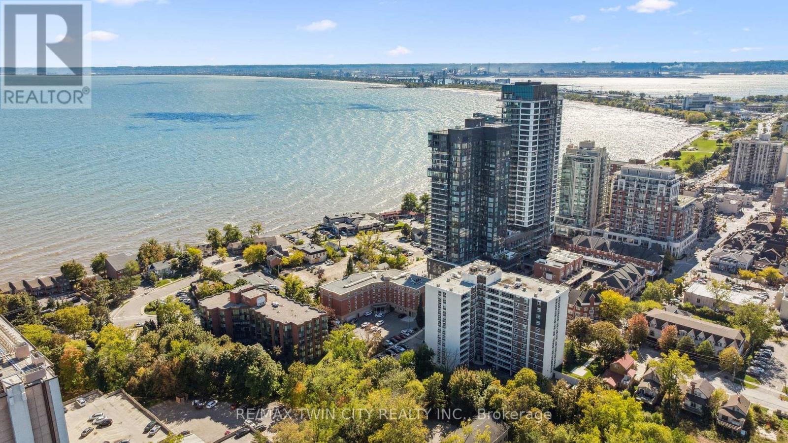 401 - 2121 Lakeshore Road, Burlington, Ontario  L7R 1C9 - Photo 2 - W12467298