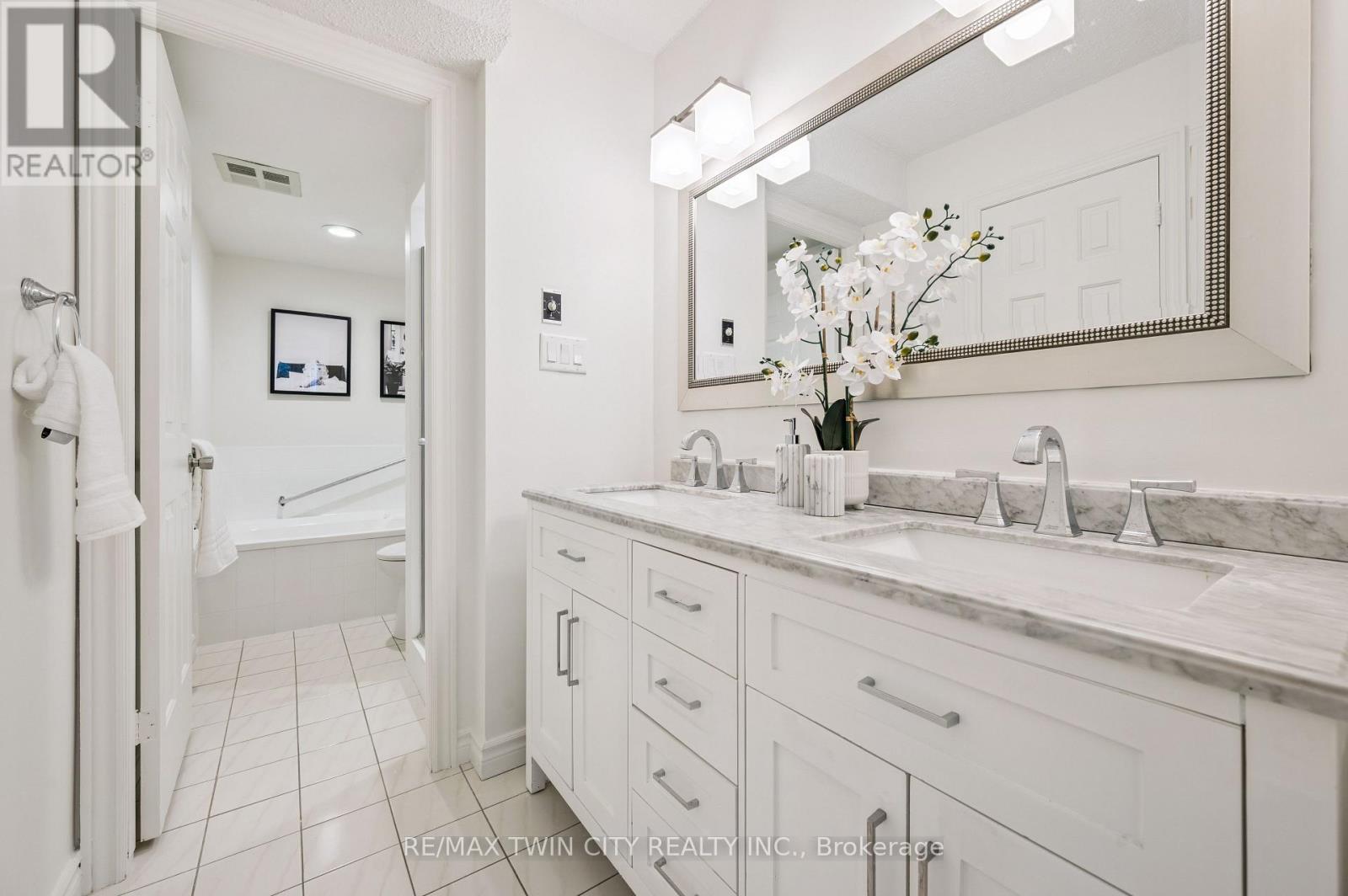 401 - 2121 Lakeshore Road, Burlington, Ontario  L7R 1C9 - Photo 29 - W12467298