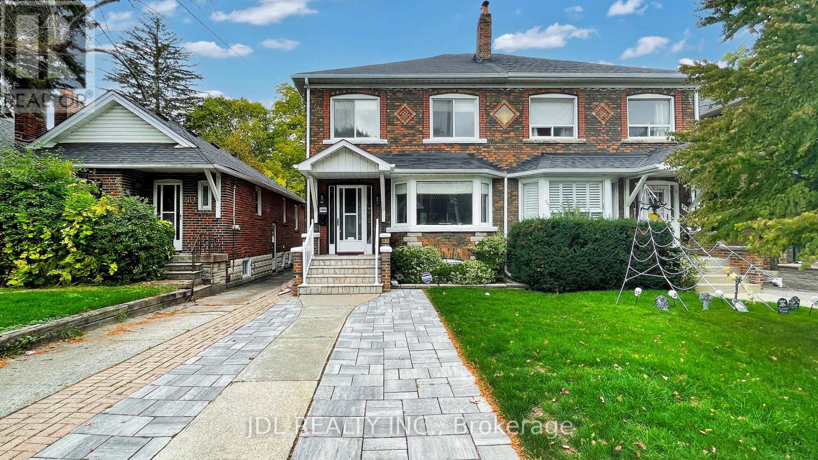 280 FAIRLAWN AVENUE, Toronto, Ontario