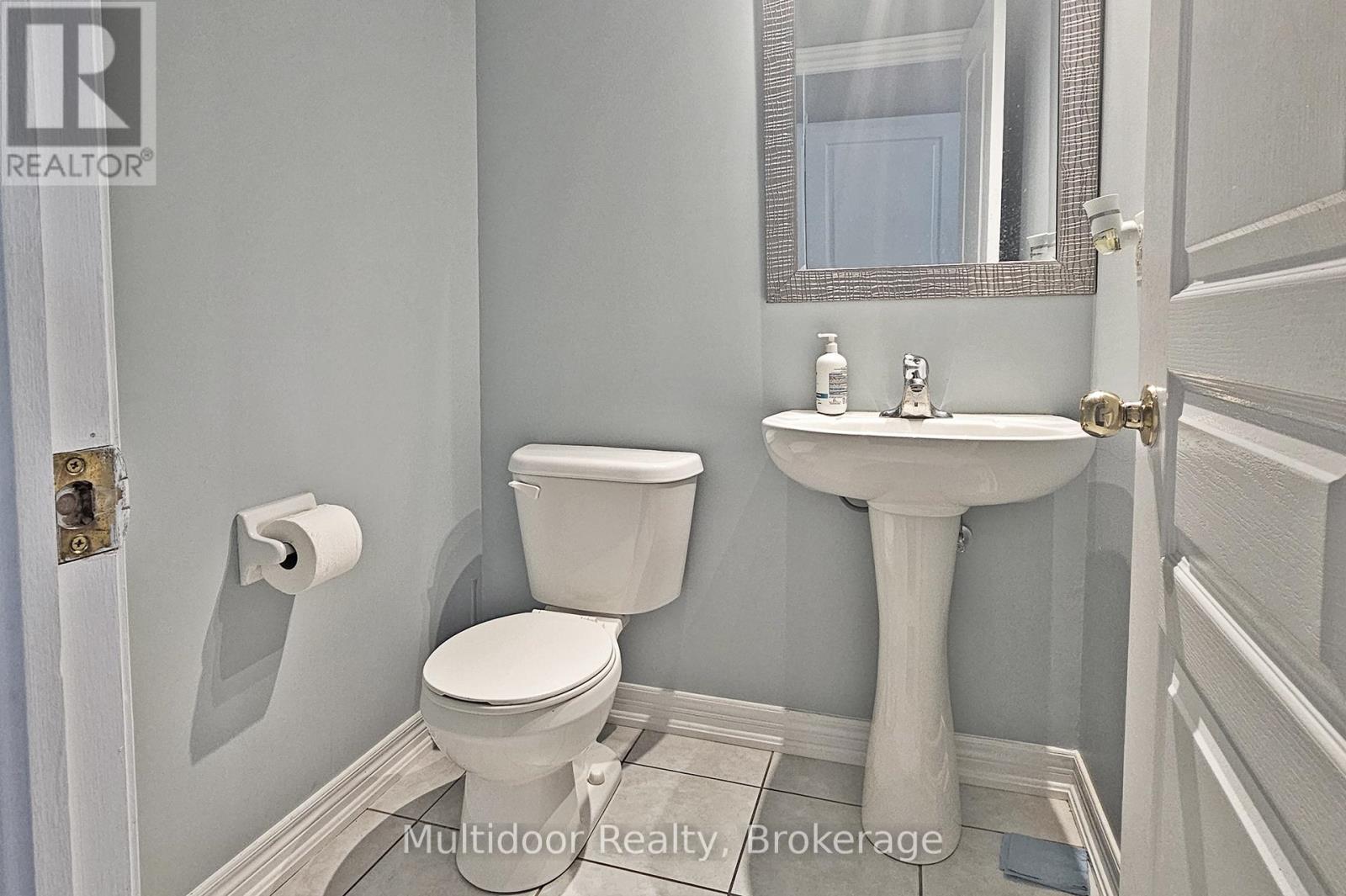 Upper - 132 Bellchase Trail, Brampton, Ontario  L6P 3N2 - Photo 13 - W12467315