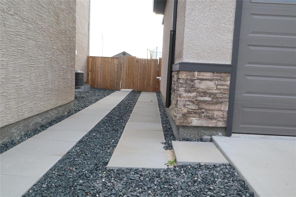 78 Springwater Road, Winnipeg, Manitoba  R3Y 0P3 - Photo 2 - 202526312