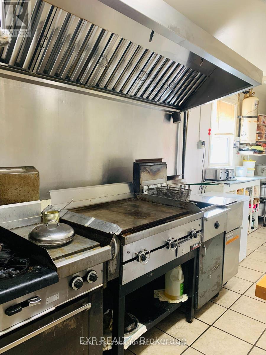 186 King Street, Thames Centre, Ontario  N0M 2P0 - Photo 6 - X12467339