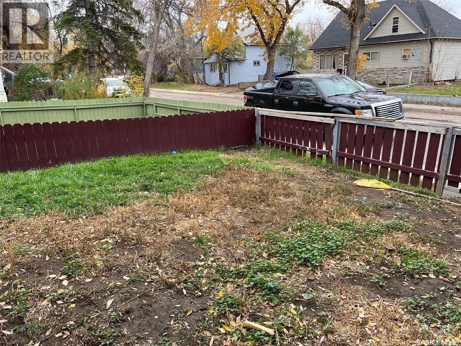1019 Rae Street, Regina, Saskatchewan  S4T 2B7 - Photo 3 - SK021074