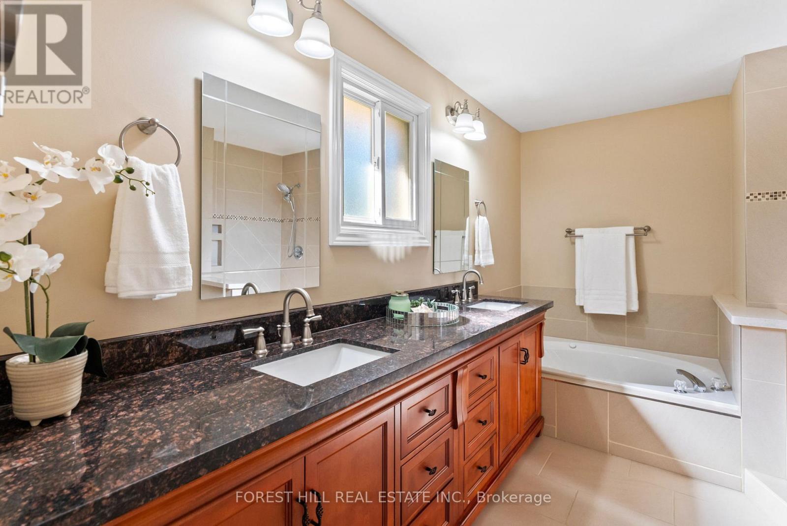 50 Bluebell Crescent, Whitby, Ontario  L1P 1K9 - Photo 19 - E12466679