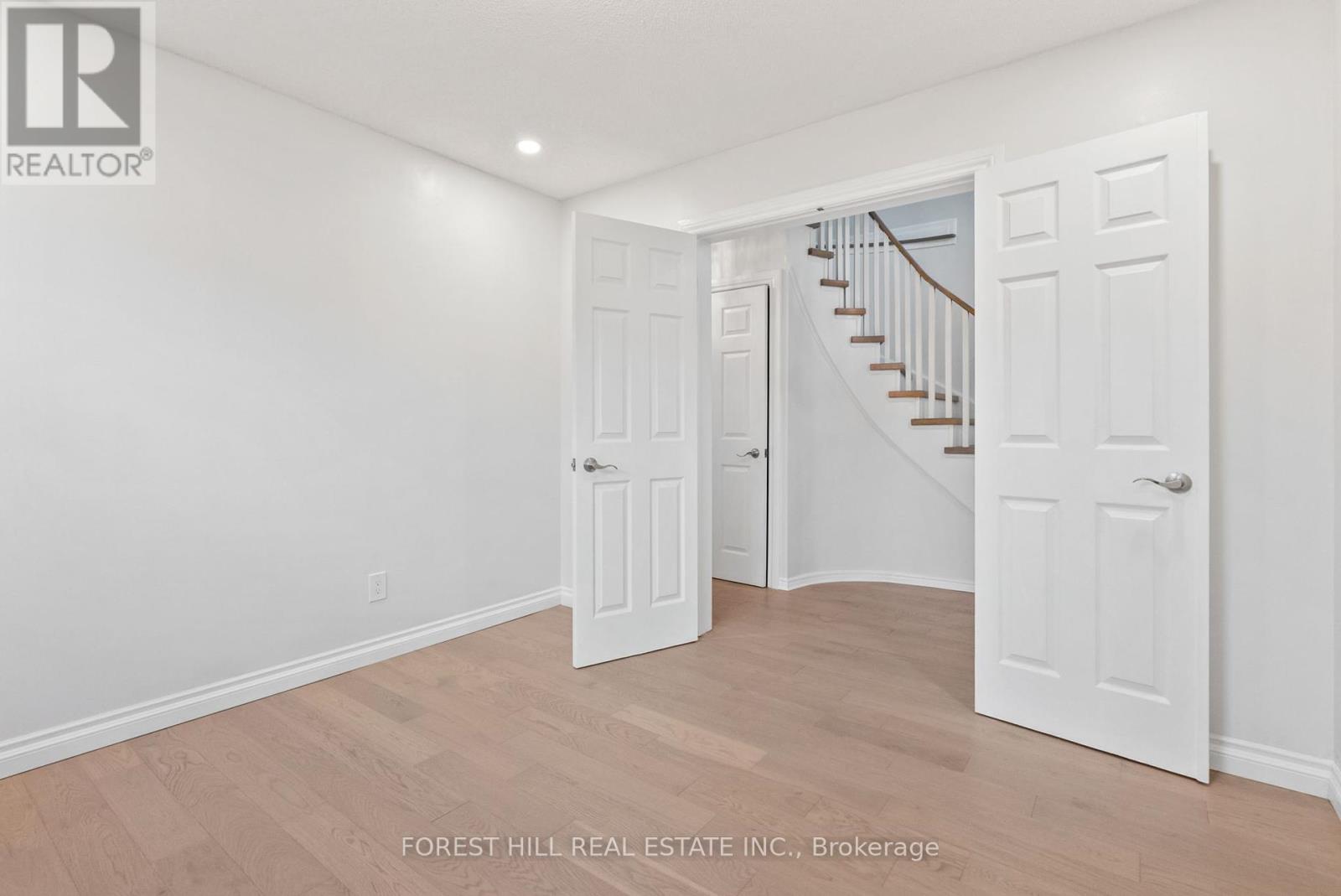 50 Bluebell Crescent, Whitby, Ontario  L1P 1K9 - Photo 4 - E12466679