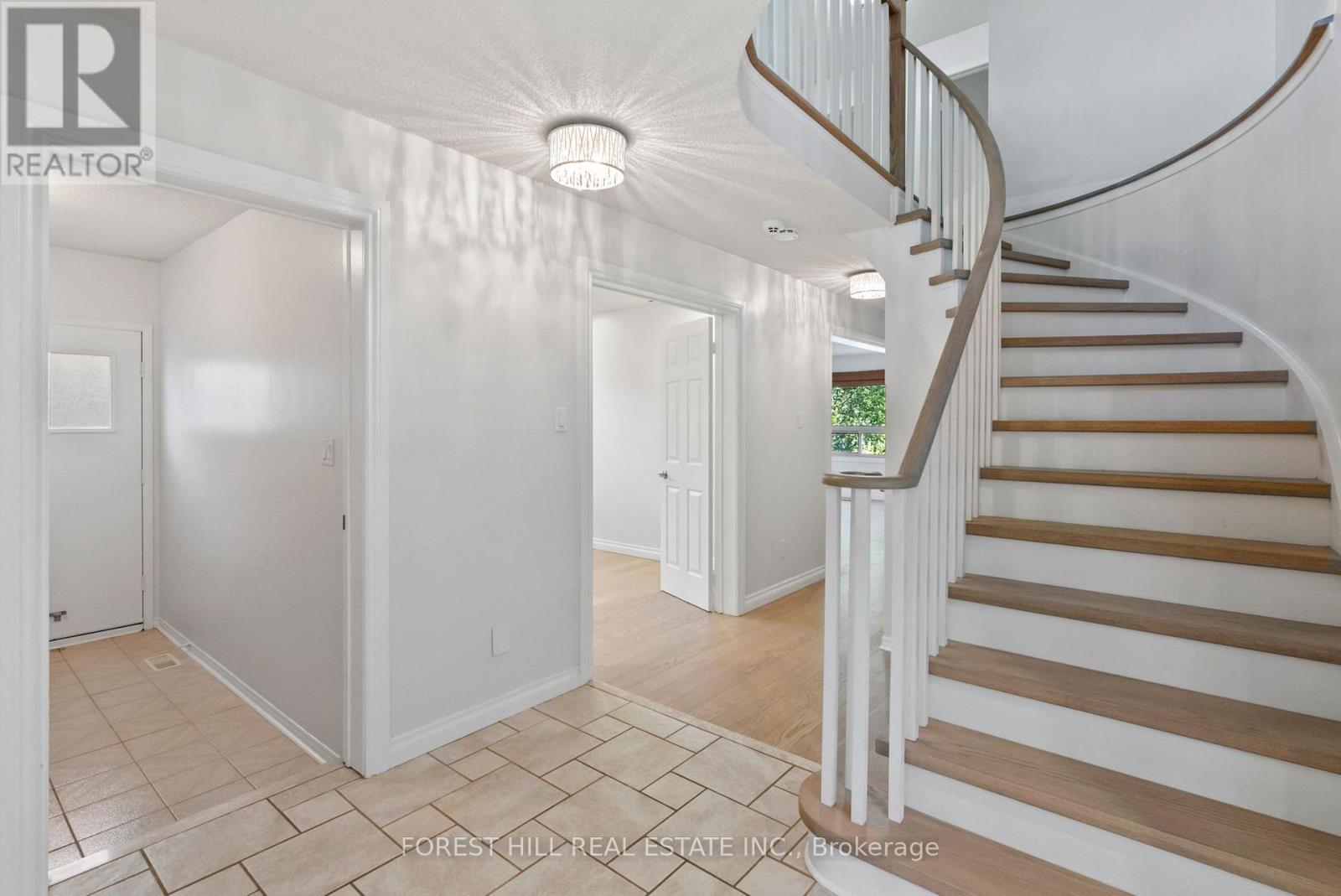 50 Bluebell Crescent, Whitby, Ontario  L1P 1K9 - Photo 3 - E12466679