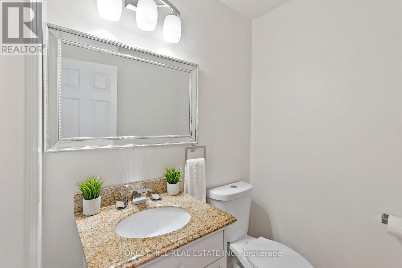 50 Bluebell Crescent, Whitby, Ontario  L1P 1K9 - Photo 6 - E12466679