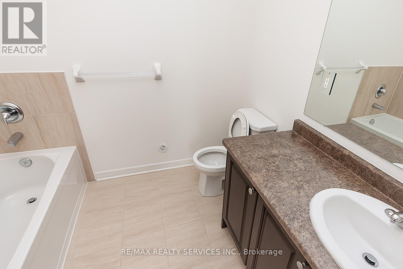 Upper - 106 Aspen Hills Road, Brampton, Ontario  L6Y 6E5 - Photo 10 - W12420014