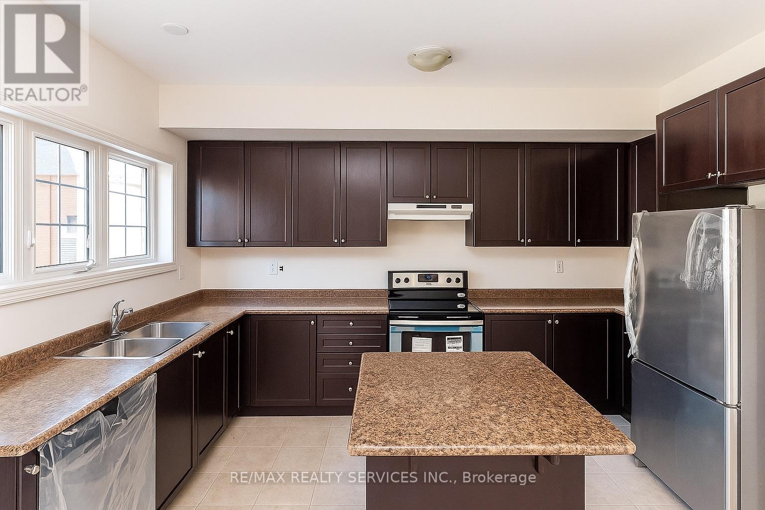 Upper - 106 Aspen Hills Road, Brampton, Ontario  L6Y 6E5 - Photo 3 - W12420014