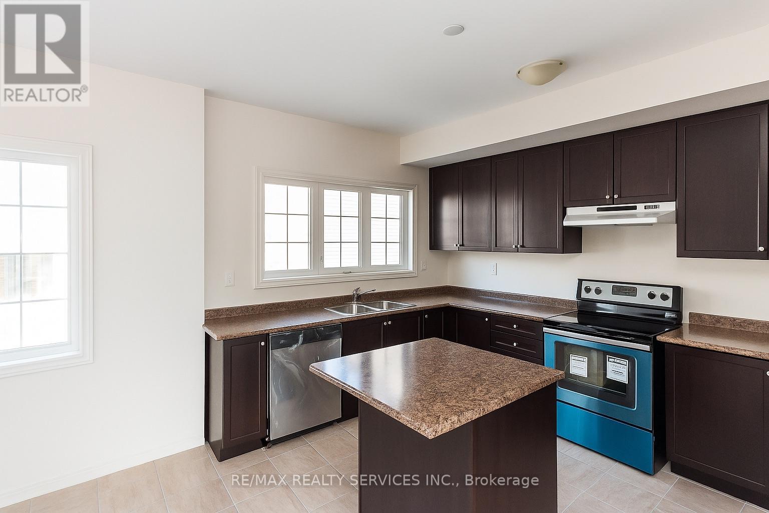Upper - 106 Aspen Hills Road, Brampton, Ontario  L6Y 6E5 - Photo 2 - W12420014