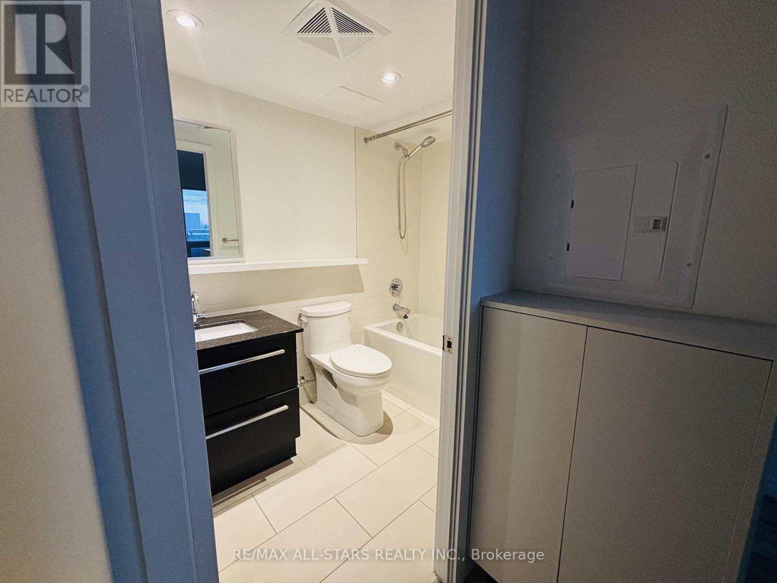 802 - 160 Flemington Road, Toronto, Ontario  M6A 2N9 - Photo 13 - W12467329