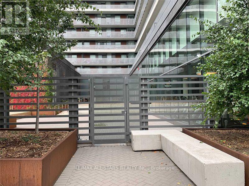 802 - 160 Flemington Road, Toronto, Ontario  M6A 2N9 - Photo 2 - W12467329