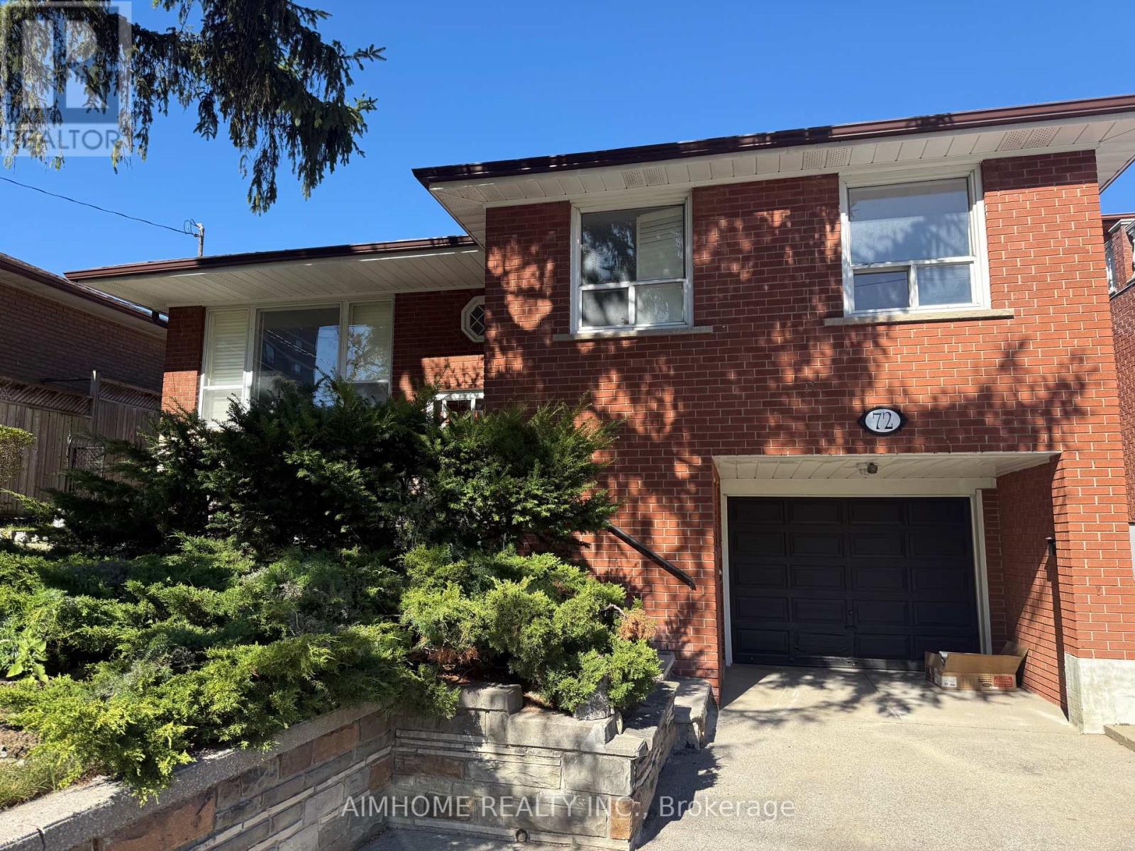 72 LA ROSE AVENUE, Toronto, Ontario